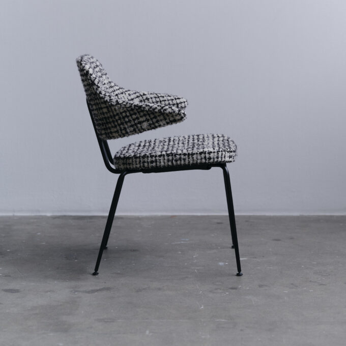 70.2 Executive 4-legged Chair