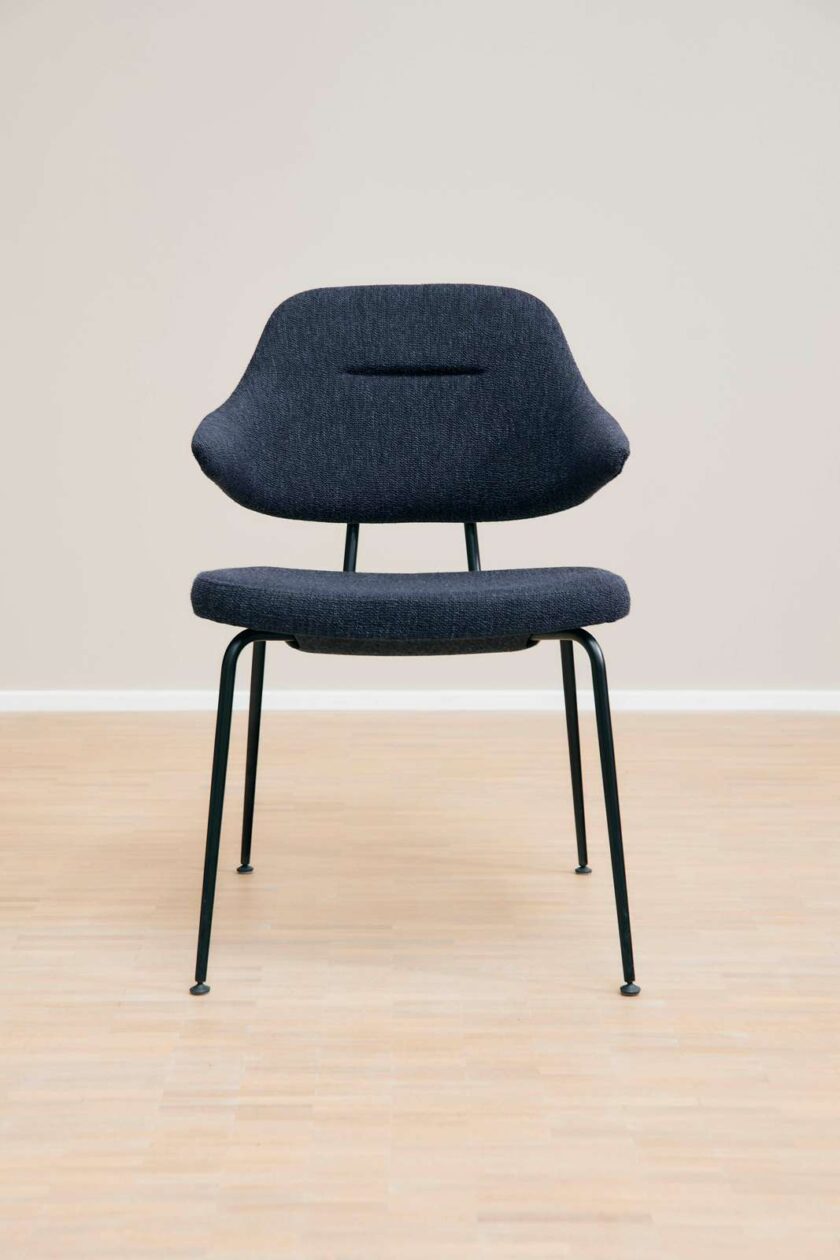 70.2 Executive 4-legged Chair - Image 2