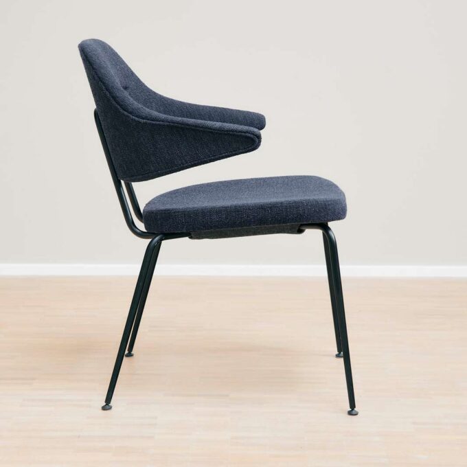 70.2 Executive 4-legged Chair