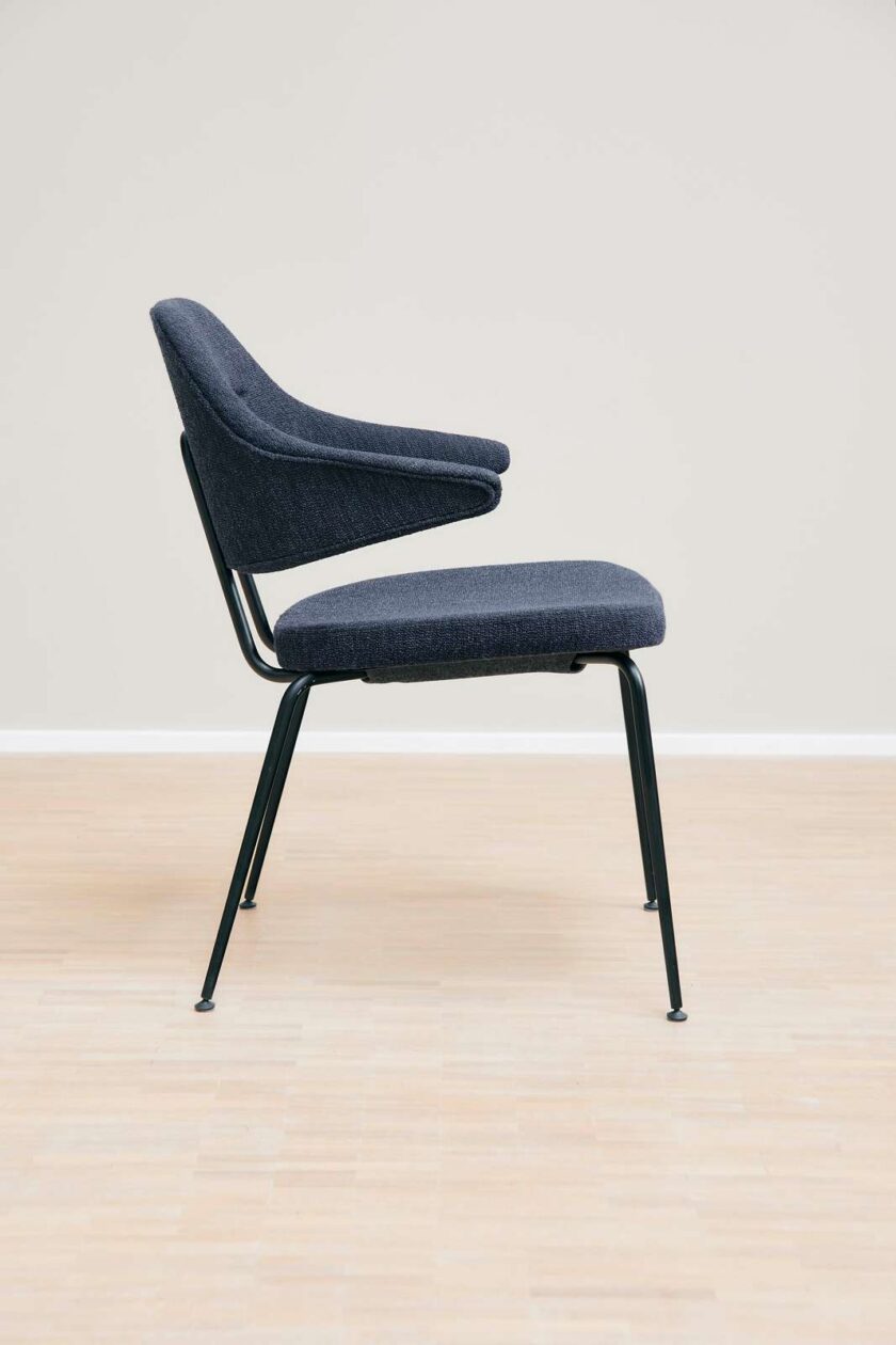 70.2 Executive 4-legged Chair - Image 3
