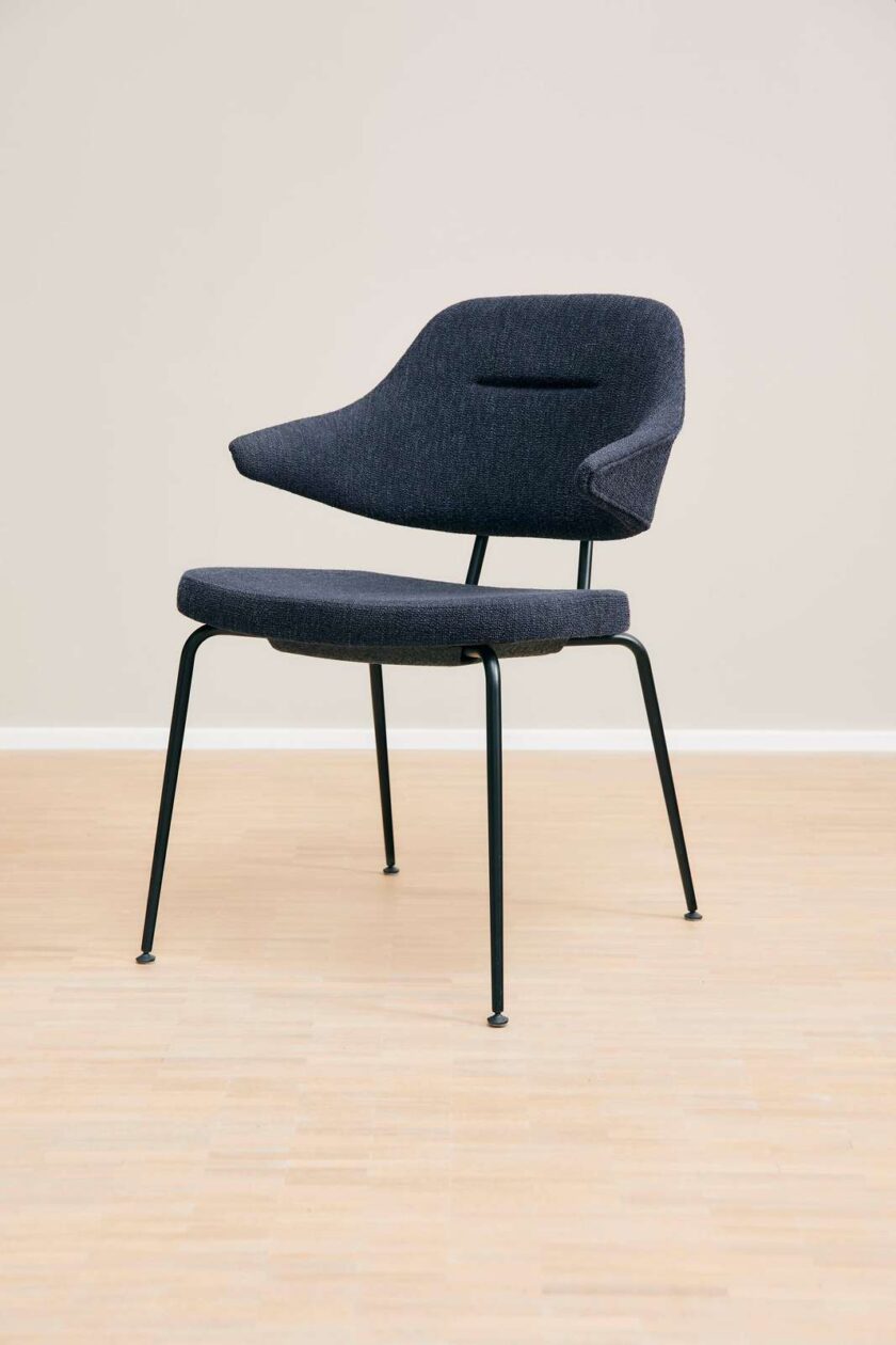 70.2 Executive 4-legged Chair - Image 4
