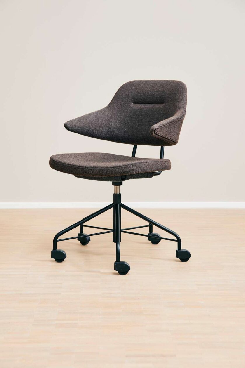 72.2 Executive Meeting Chair - Image 2