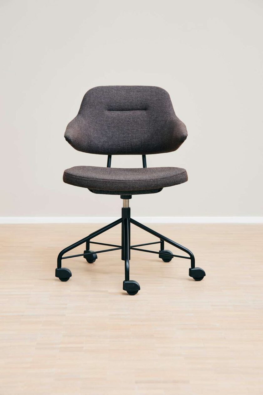 72.2 Executive Meeting Chair - Image 3