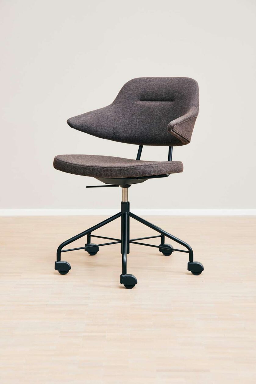 73.2 Executive Work Chair - Image 2