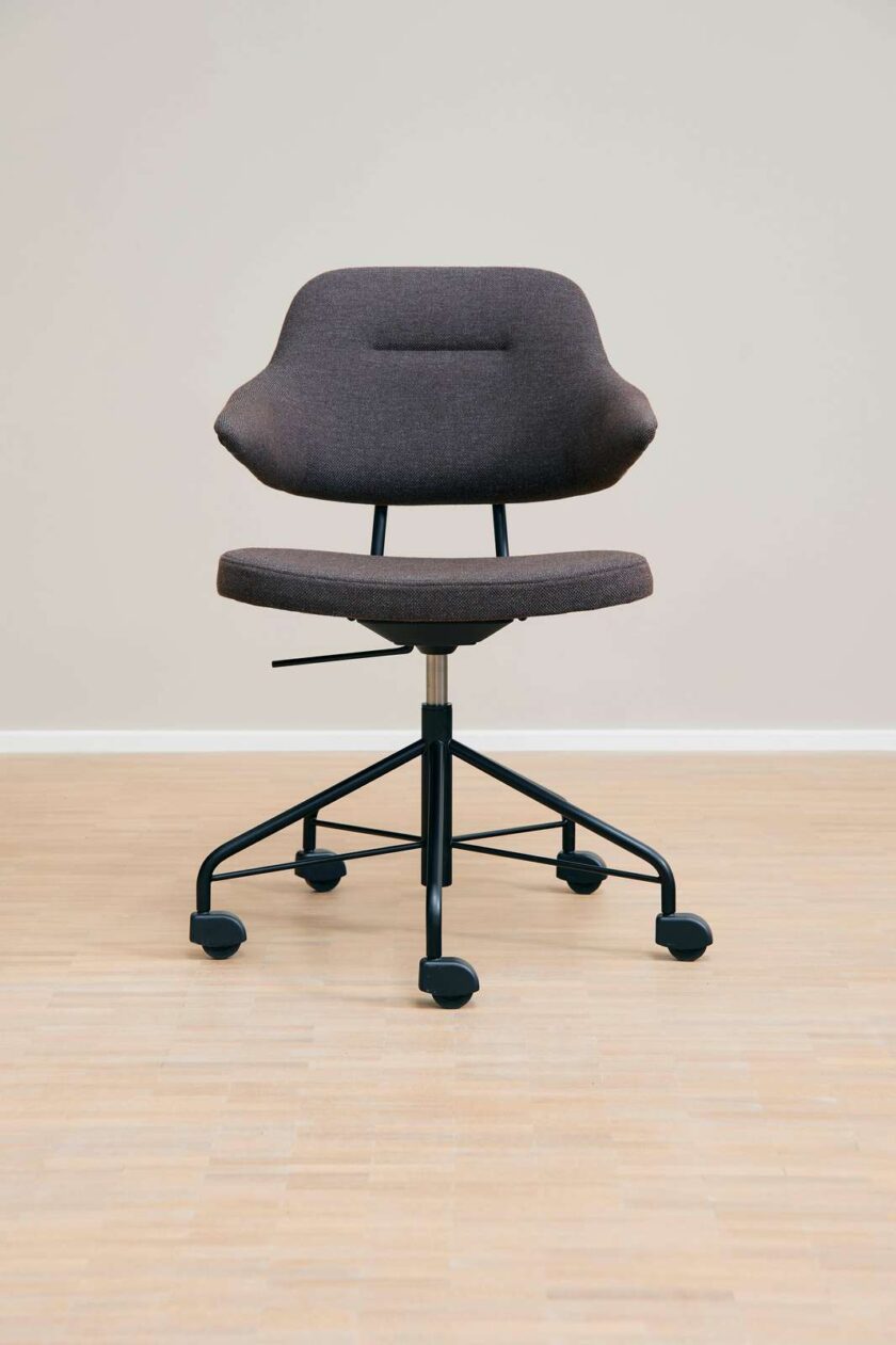 73.2 Executive Work Chair - Image 3